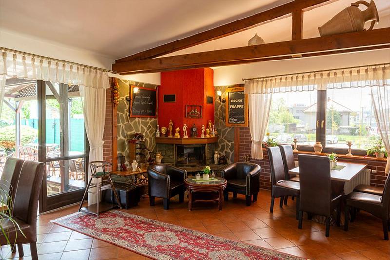 Rožnov pod Radhoštěm Hotel El Greco מראה חיצוני תמונה